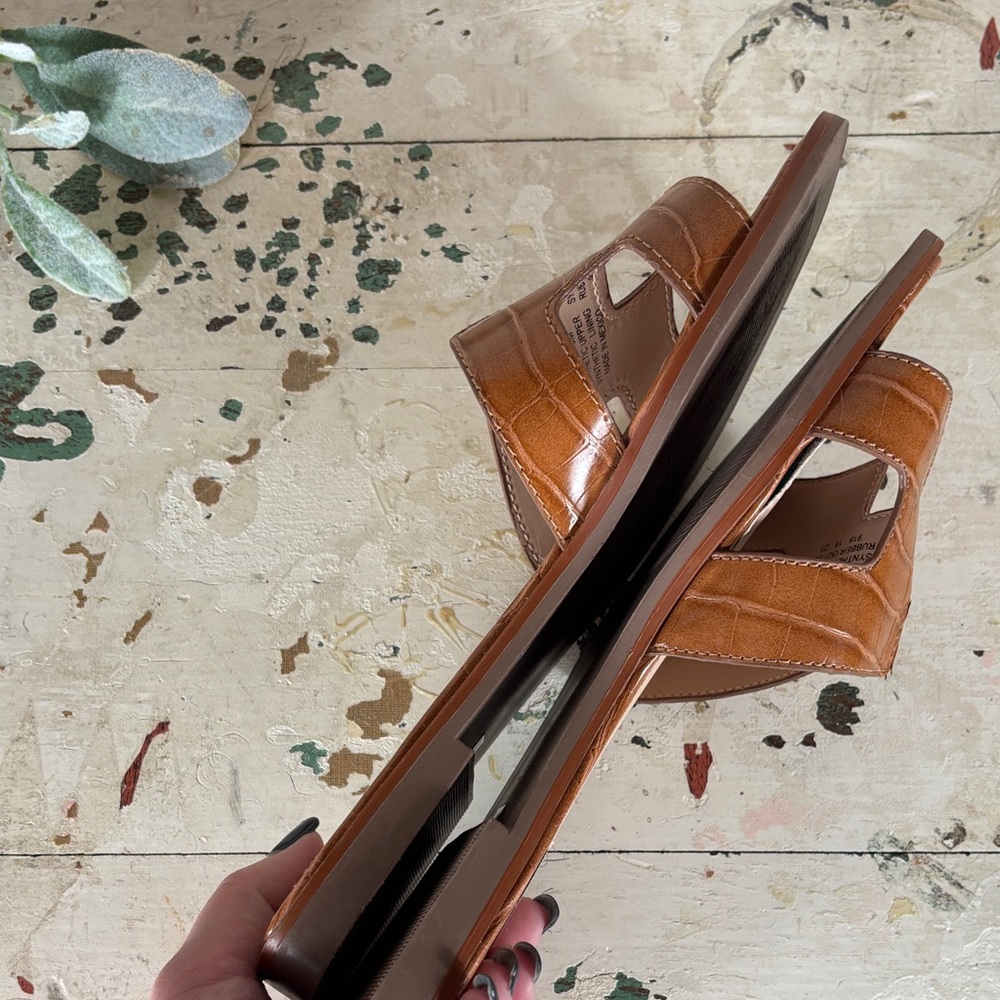 Steven Tan and Brown Croc-Embossed Sandals 8 - Picture 6 of 7